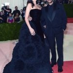 Bella-Hadid-Weeknd-2016-Unutulmaz-MET-Gala-Gorunumleri-1974-den-2018-e