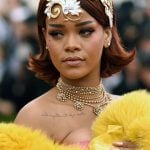 Rihanna-2015-Unutulmaz-MET-Gala-Costume-institute-Gala-Sac-ve-Makyajlari-MET-Gala-2019