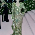 Emily-Blunt-Michael-Kors-met-gala-2019-unutulmayacak-gorunumleri-tema-konsept