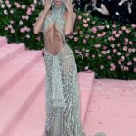 Emily-Ratajkowski-Dundas-met-gala-2019-unutulmayacak-gorunumleri-tema-konsept