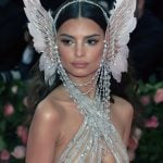 Emily-Ratajkowski-met-gala-2019-unutulmayacak-sac-ve-makyaj-gorunum-ler-i-tema-konsept