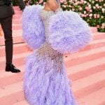 Kylie-Jenner-Versace-met-gala-2019-unutulmayacak-gorunumleri-tema-konsept