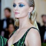 Sophie-Turner-o-met-gala-2019-unutulmayacak-sac-ve-makyaj-gorunum-ler-i-tema-konsept