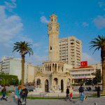 Izmir_Konak_saat_kulesi_ve_Konak_meydani1